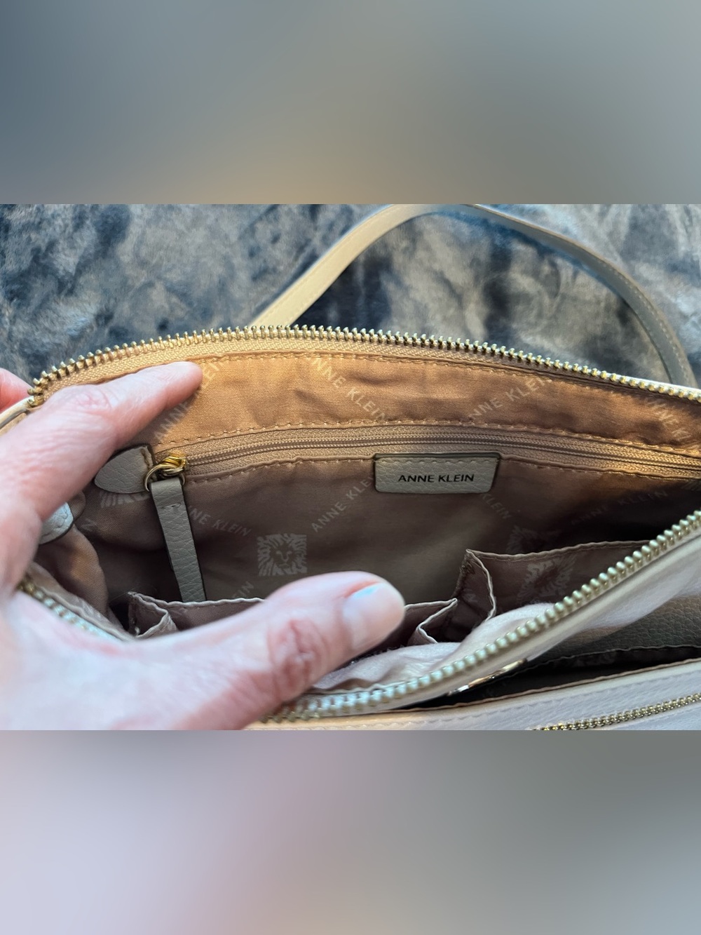 EUC Anne Klein Cream/Tan Crossbody Bag - Picture 7 of 8